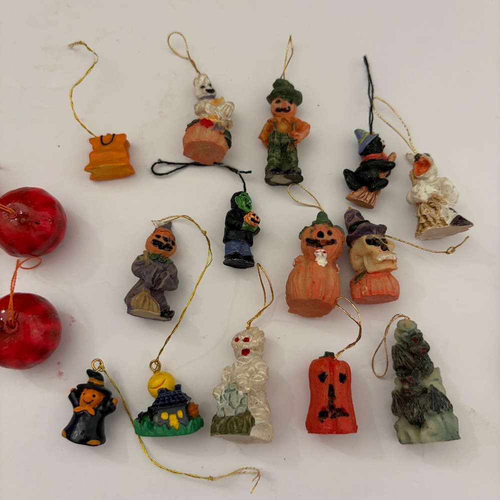Vintage Halloween Miniature Ornament Lot Resin Witches Ghosts Pumpkins Apples - Picture 2 of 4